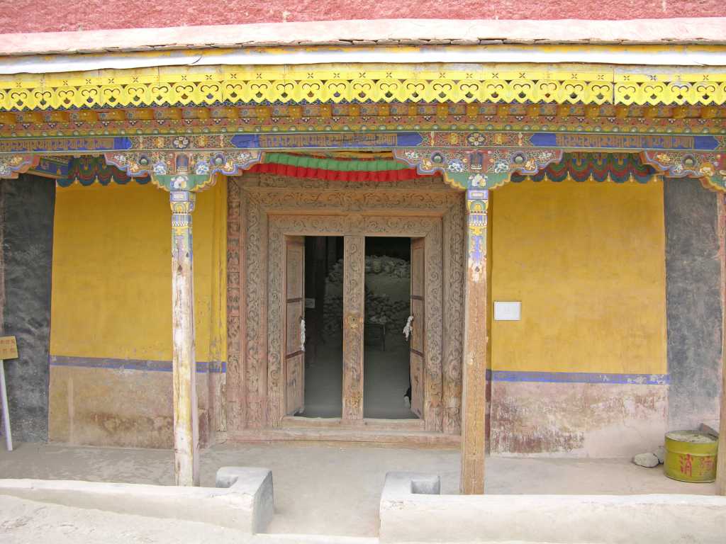 Tibet Guge 07 Tsaparang Red Temple 01 Outside Tsaparangs Red Temple (Lhakhang Marpo) was built around 1470, perhaps 30 years earlier than the White Temple. The murals in this 16m x 20m chapel were repainted around 1630, shortly before the fall of the Guge kingdom. The main statue of Shakyamuni was built of gilded bronze, but alas lays in rubble, destroyed by the Chinese Red Guards.